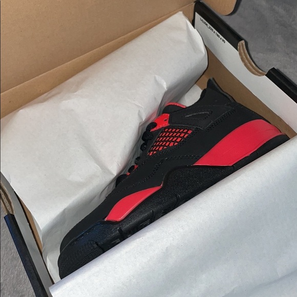 Jordan 4 Retro Red Thunder